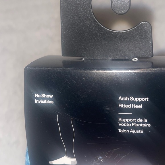 ❤️NEW!!!❤️ Under Armour Essential Light lweight 6 pairs in a pack. No show. - Picture 10 of 12